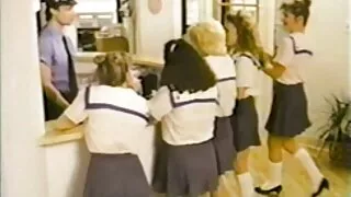 Busty blonde මෙම nerd යටත් හා ඒ ගැන දුක්වෙන්නේ නැහැ
