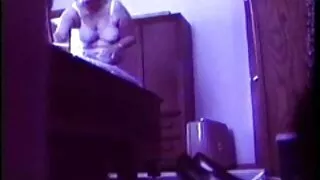 ව්යාජ අසභ්ය වාත්තු දී ඉන්දුනීසියානු දැරිය