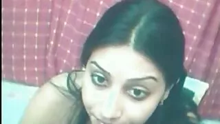 මම දැක්කා අම්මා නාන කාමරයේ නිරුවතින් ඉන්නවා - ඔහු නොනැවතී ඇයට කෙළ ගැසුවා